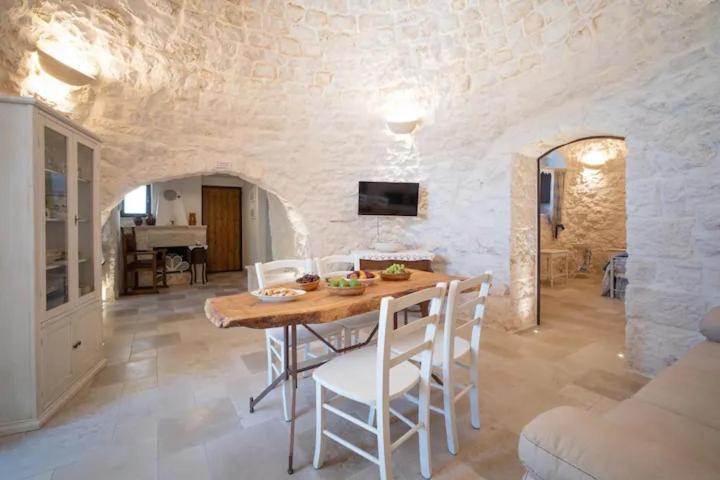 Valle D'Itria Trulli E Alcova Mikael Cisternino Bagian luar foto