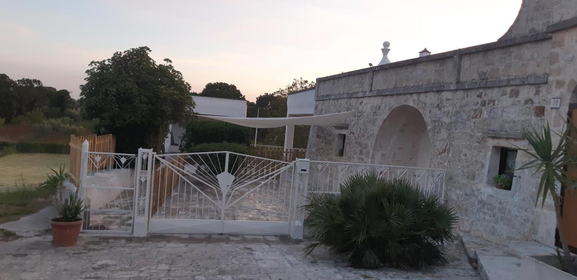 Valle D'Itria Trulli E Alcova Mikael Cisternino Bagian luar foto