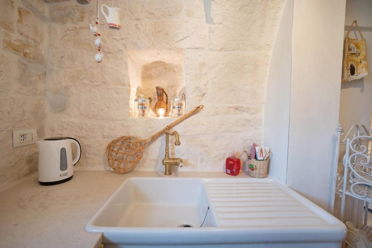 Valle D'Itria Trulli E Alcova Mikael Cisternino Bagian luar foto